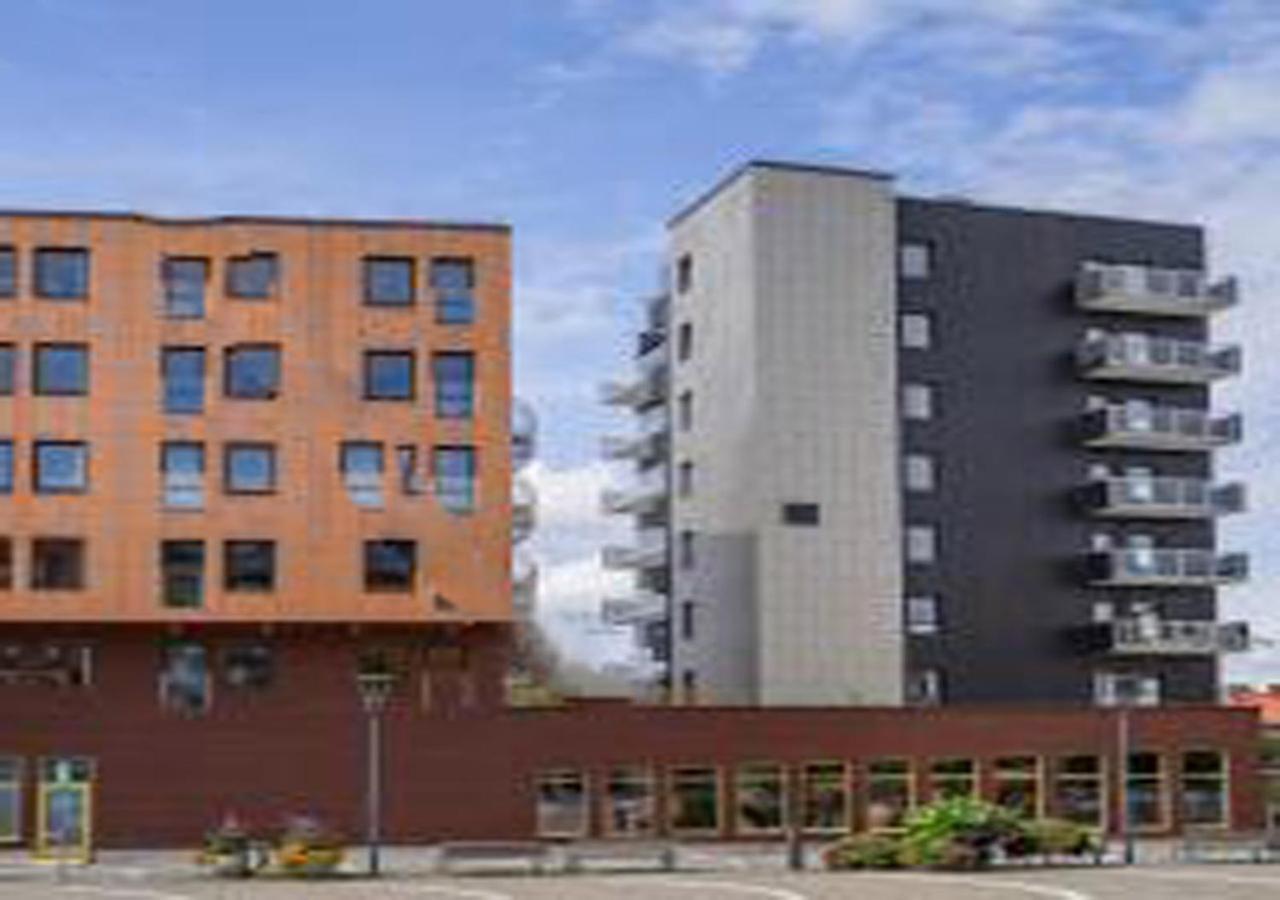 Continental Apartment Hotel Knivsta Knivsta  Екстериор снимка